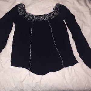 Black embroidered blouse 👀